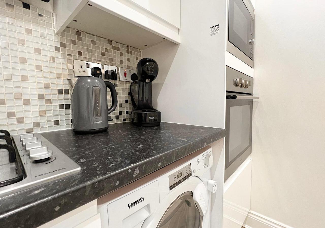 Charming 3-Bed Flat In Shepherds Bush - Sleeps 9 London Exterior photo