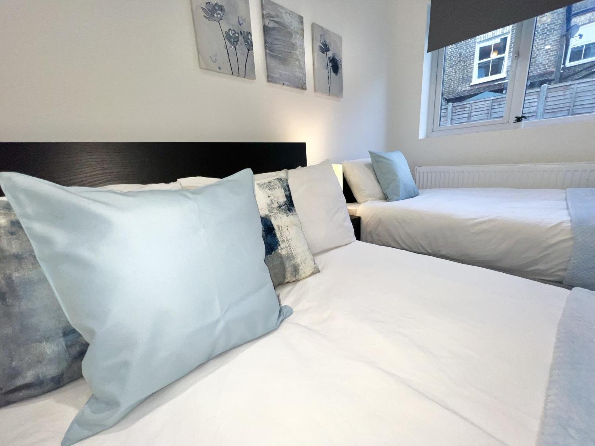 Charming 3-Bed Flat In Shepherds Bush - Sleeps 9 London Exterior photo